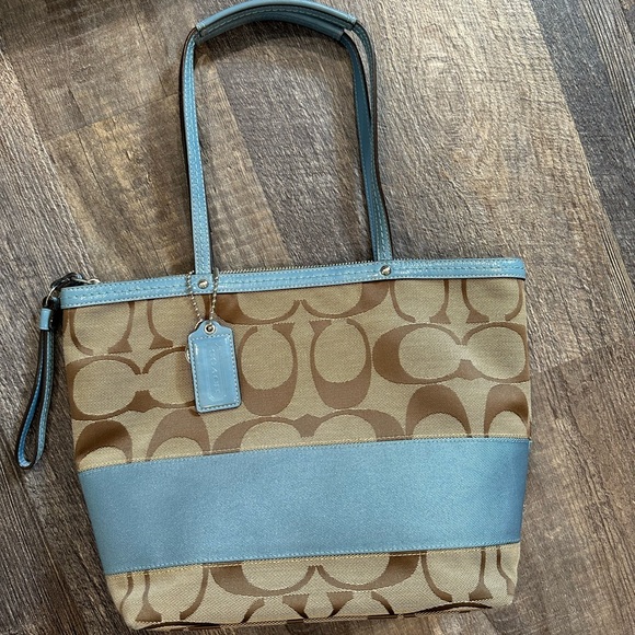 Coach Handbags - Coach Signature Design Tote Bag